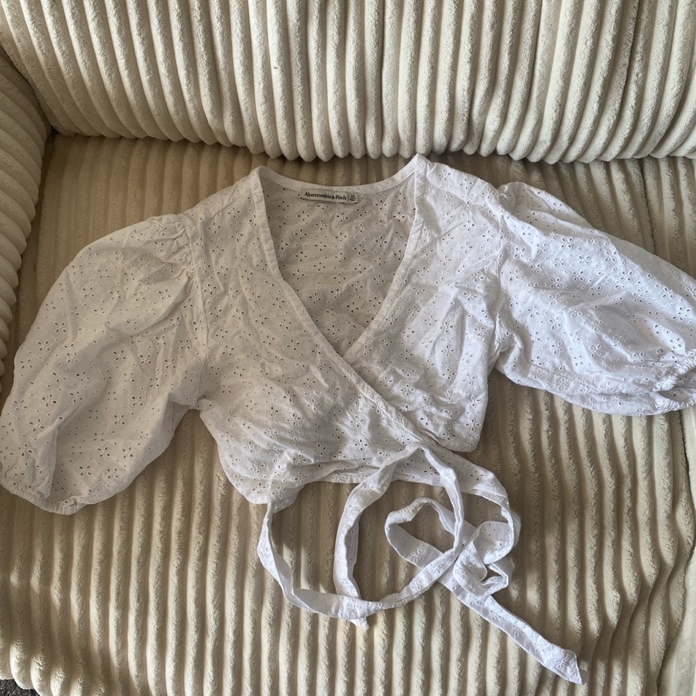 Abercrombie Wrap Eyelet Top !!
